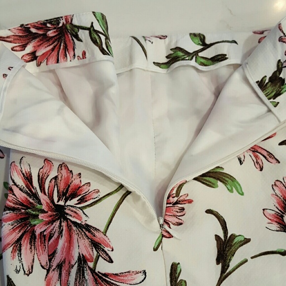 Liz Claiborne Floral Ankle Pants - Picture 6 of 8